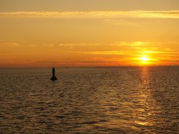 Sonnenuntergang über dem Meer 